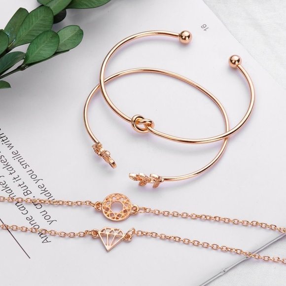 Jewelry - ⭐️HP 4Pcs Leaf Knot Bangle Gold Bracelet